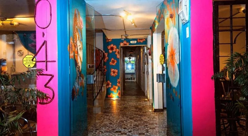 Friends To Be - Hostel