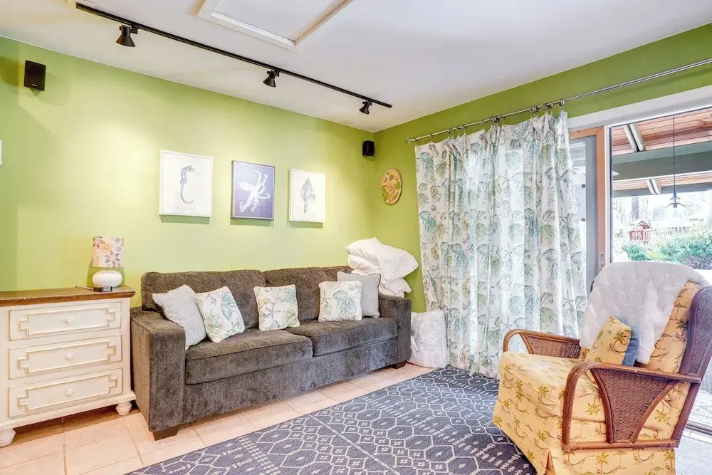 The White Elephant Inn Getaway w/ Pool & Hot Tub!