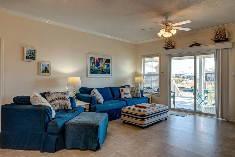 Waters Edge - Private Dock! Only Two Blocks From The Bay Or The Gulf! Plenty Of Parking For Cars Or Boats 4 Bedroom Home by RedAwning