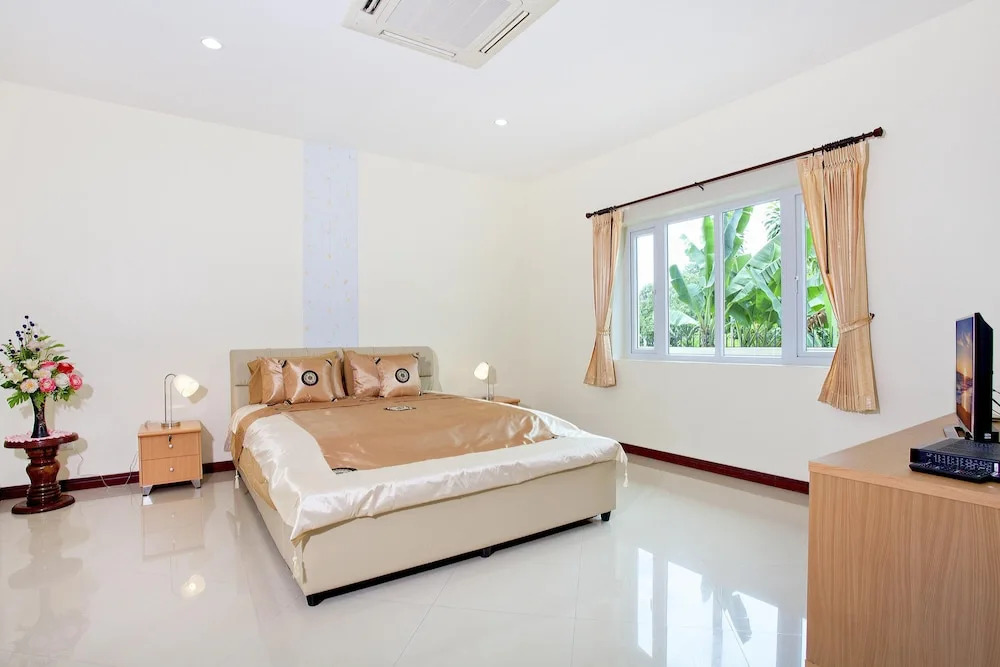 Huay Yai Manor