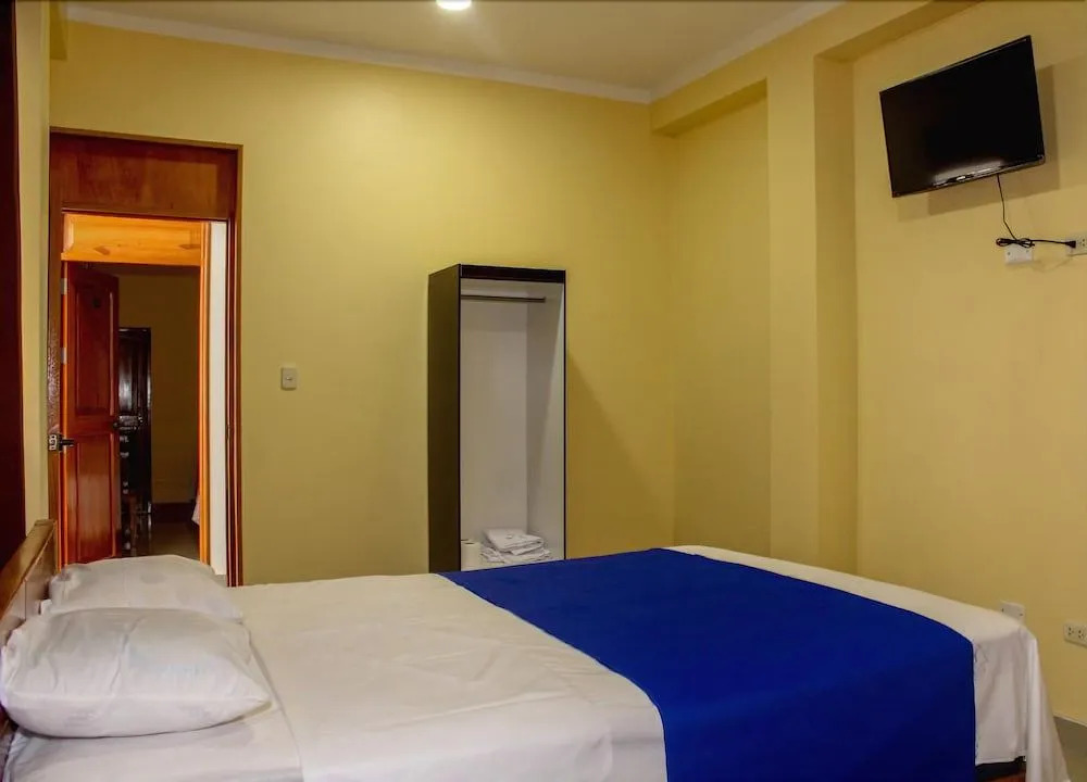 Hostal Cordillera Azul