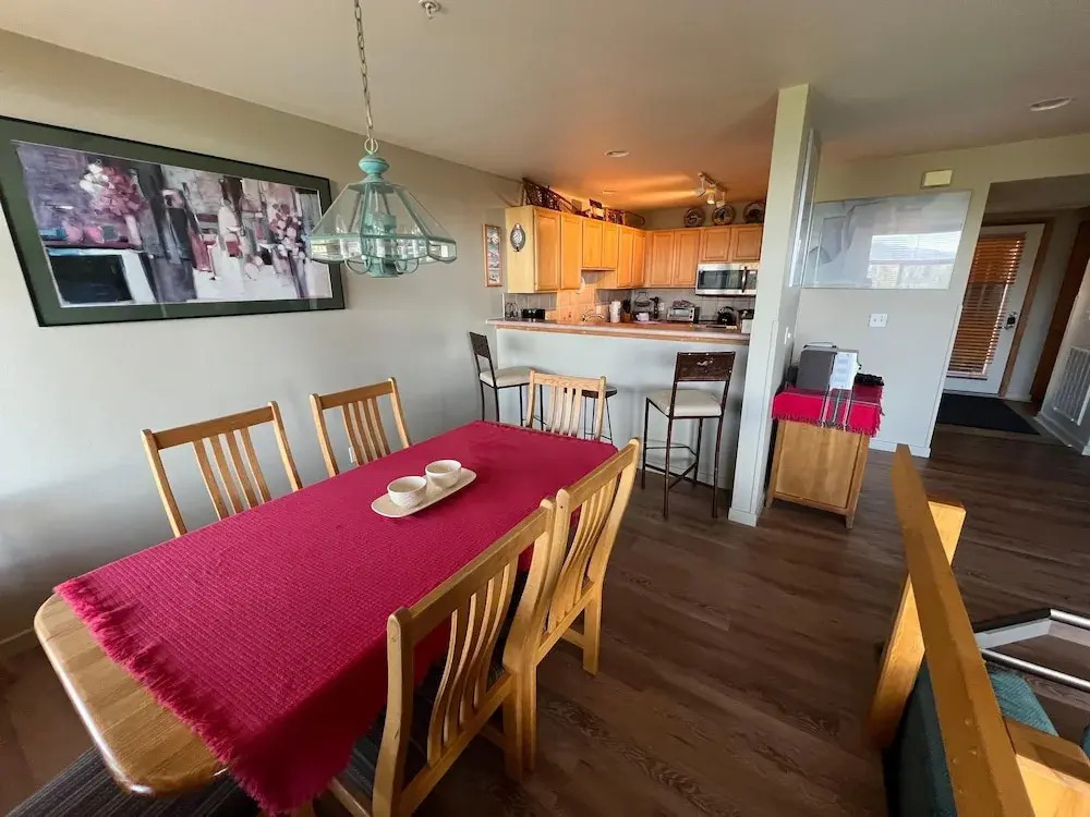 Forest Park 3 Bed 4 Bath Townhome