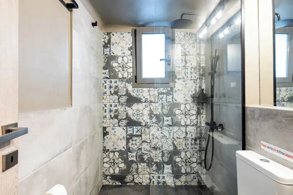 The Beatles 2-BR Apartment in Athens