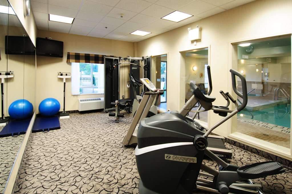 Holiday Inn Express Hotel & Suites Ottawa Airport by IHG