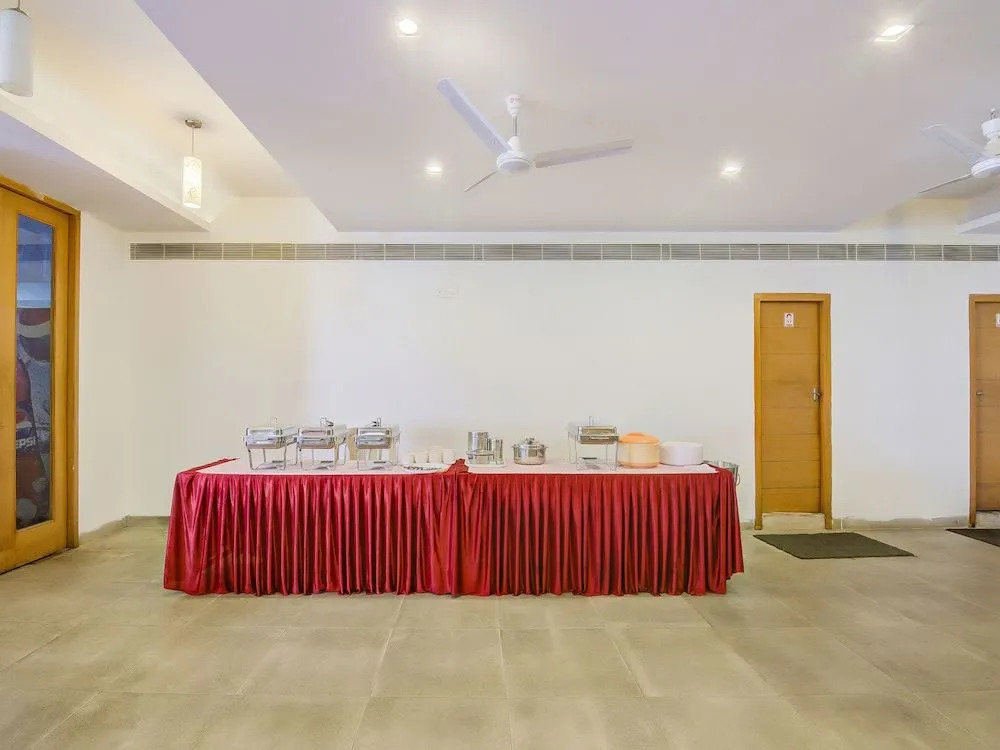 OYO 6383 Hotel Leela Grand Inn