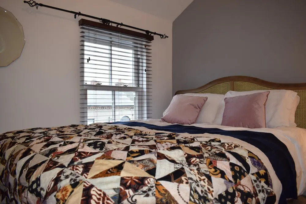 2 Bedroom House on James Street Sleeps 4