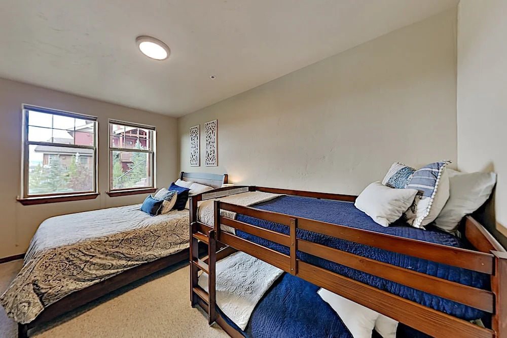 67cpcc10 2 Bedroom Condo