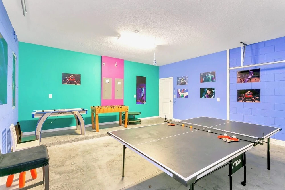 10br Luxury Home Near Disney w Pool Games Room