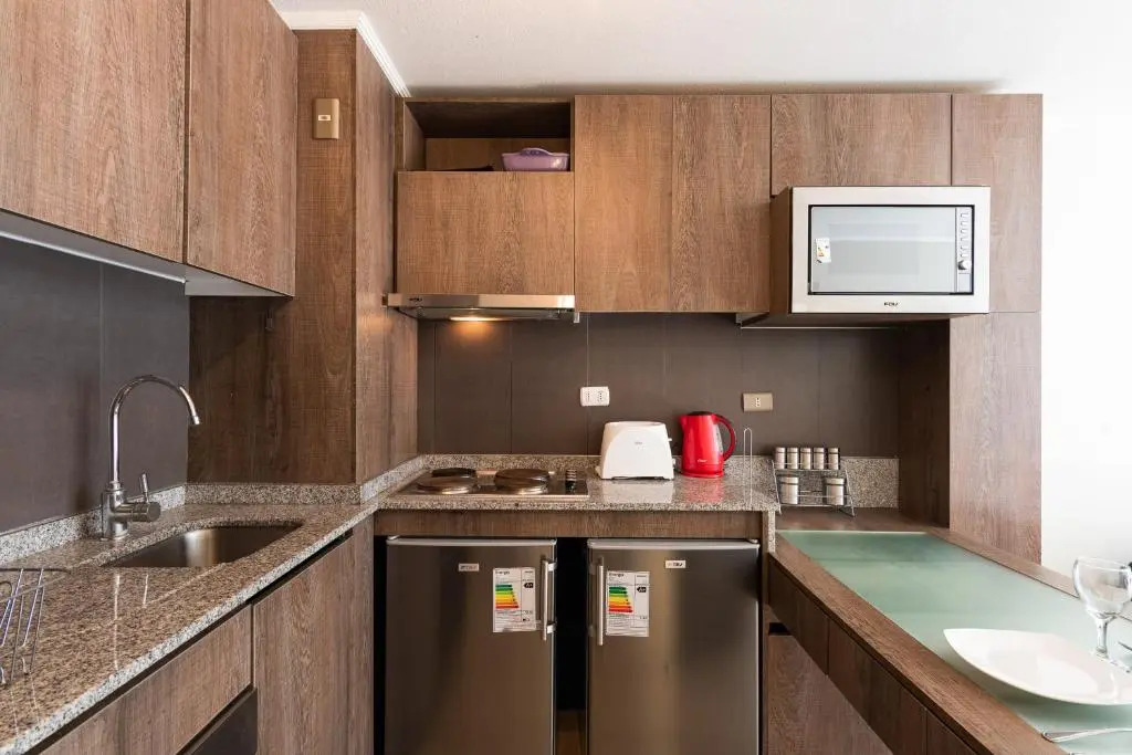 Urban Red 2BR W/ Wifi, Tv, Pool & Gym