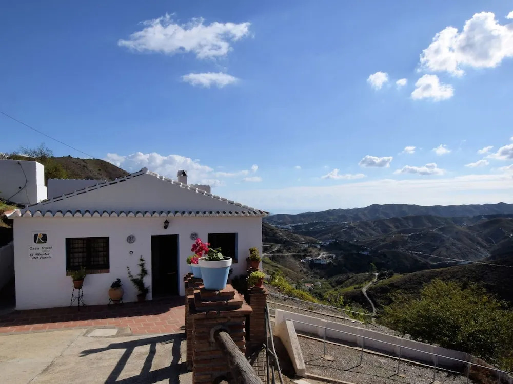 Cozy Cottage in El Borge With Private Pool