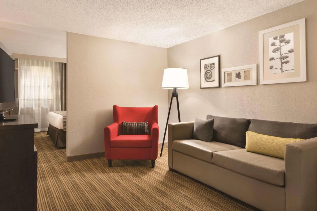 Country Inn & Suites by Radisson, Fergus Falls, MN