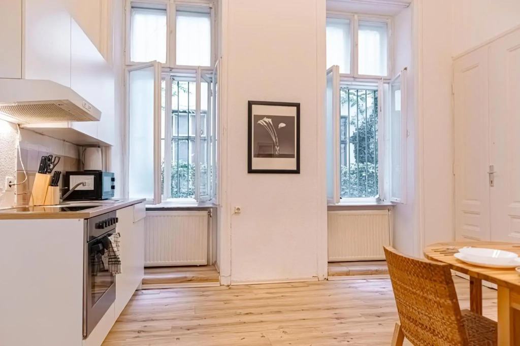 Chic Apartment - Very Central and Well Connected