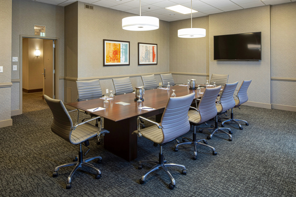 DoubleTree by Hilton Pittsburgh-Green Tree