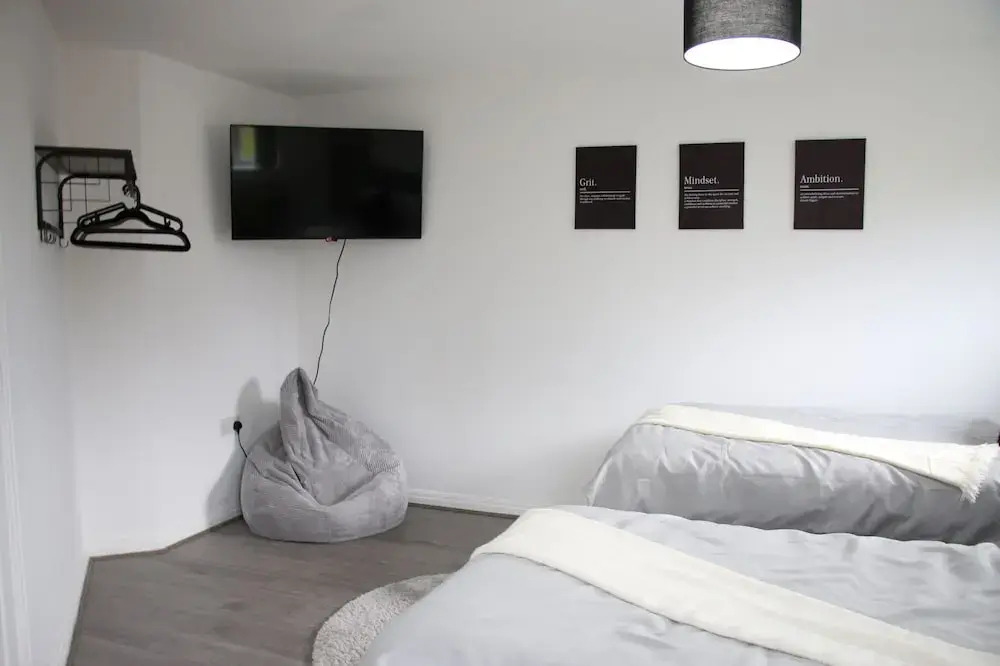 3 Bedroom House Close to City Centre/ Free Parking
