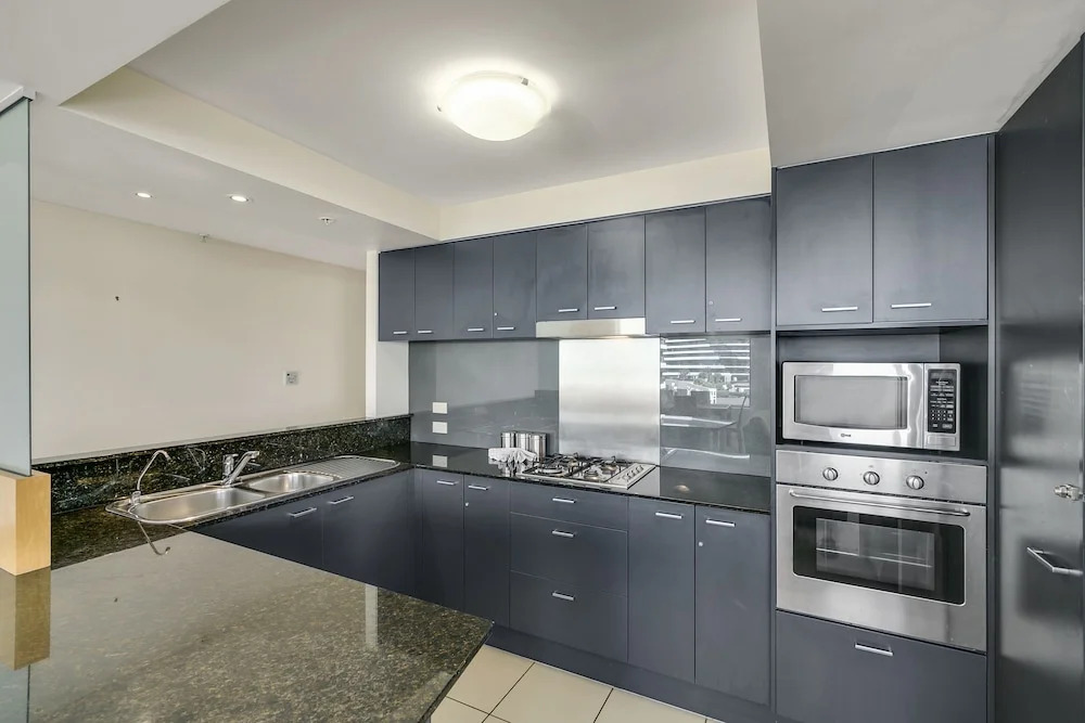 Broadbeach on the Park - We Accommodate