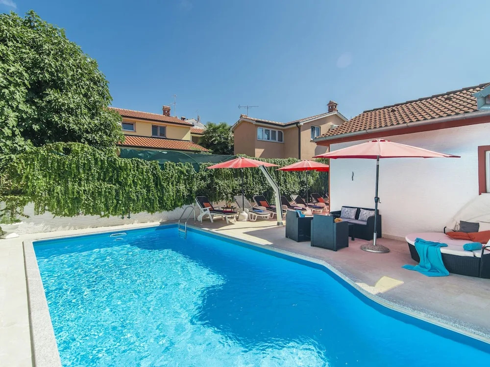 Comfortable Villa in Porec with Private Swimming Pool