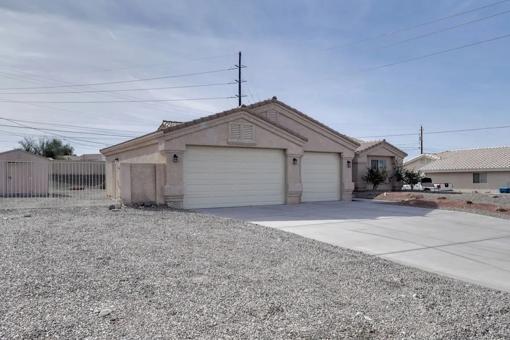 Lake Havasu Home w/ Fire Pit & Grill, 3 Mi to Lake