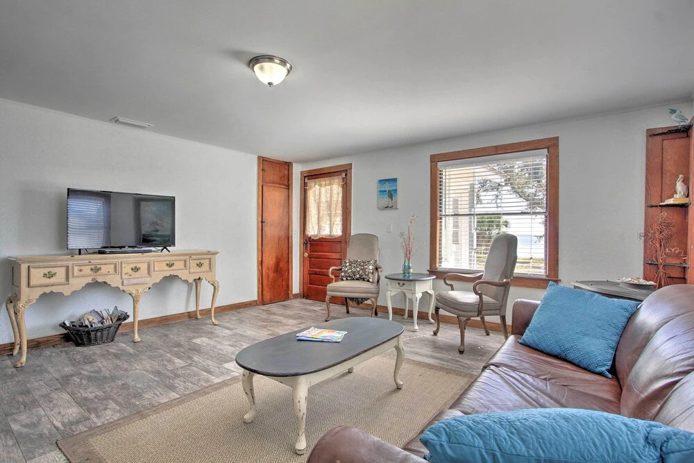 Live Like a Local - Bayfront Panama City Home