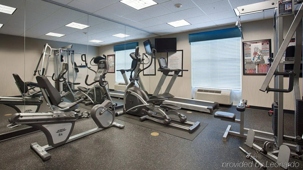 Best Western Plus Chain of Lakes Inn & Suites