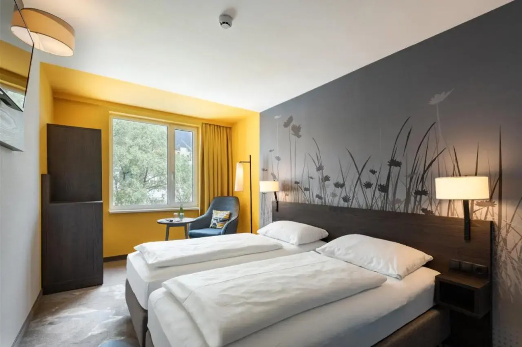 4 Rest Hotel