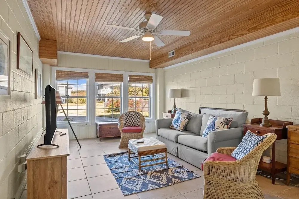 Blount Cottage 5 Bedroom Home by RedAwning