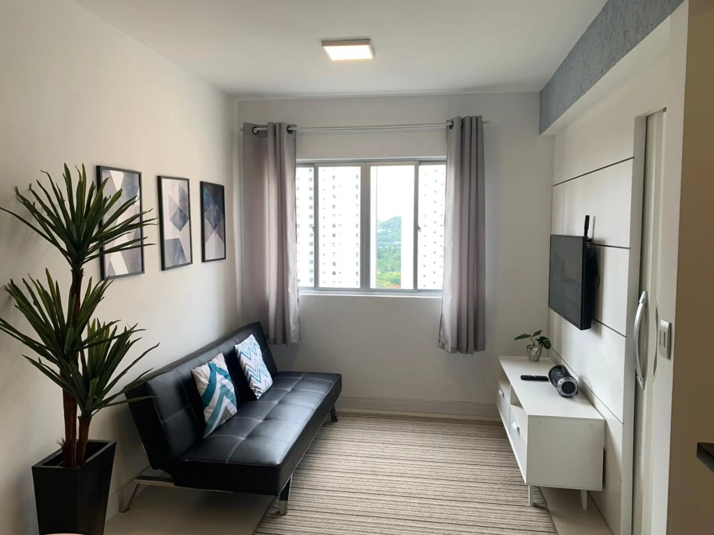 1103- Apartamento Encantador, amplo e decorado, mobiliario moderno, cozinha completa com utensílios , Excelente vista da cidade e localização privelegiada no bairro Bigorrilho