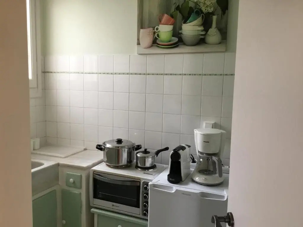 Athens-Plaka, Peter’s beautiful apartment in Temple of Zeus