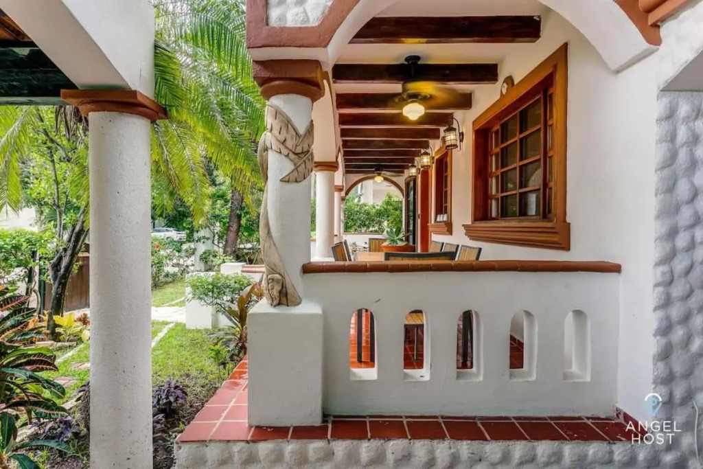 6Br Villa W Pool, Bbq & Backyard