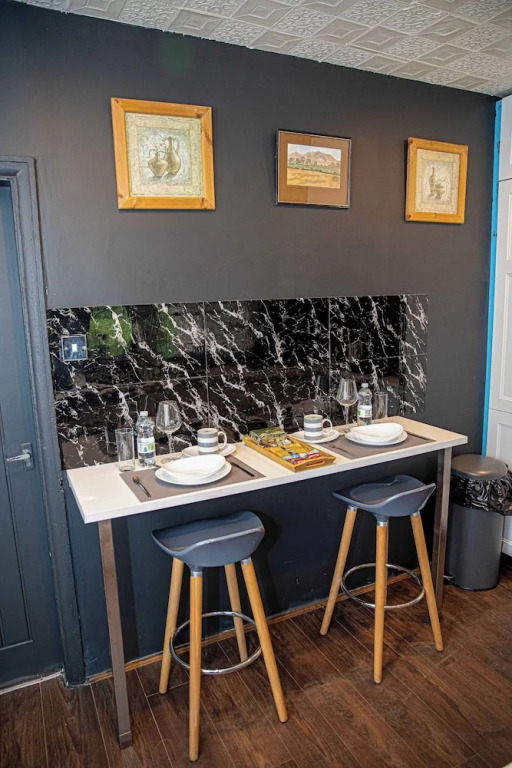 Home in Manchester Near Etihad Stadium - Parking