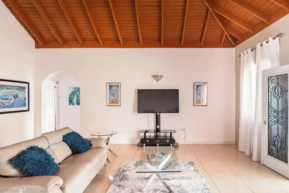Runaway Bay Gem Villa