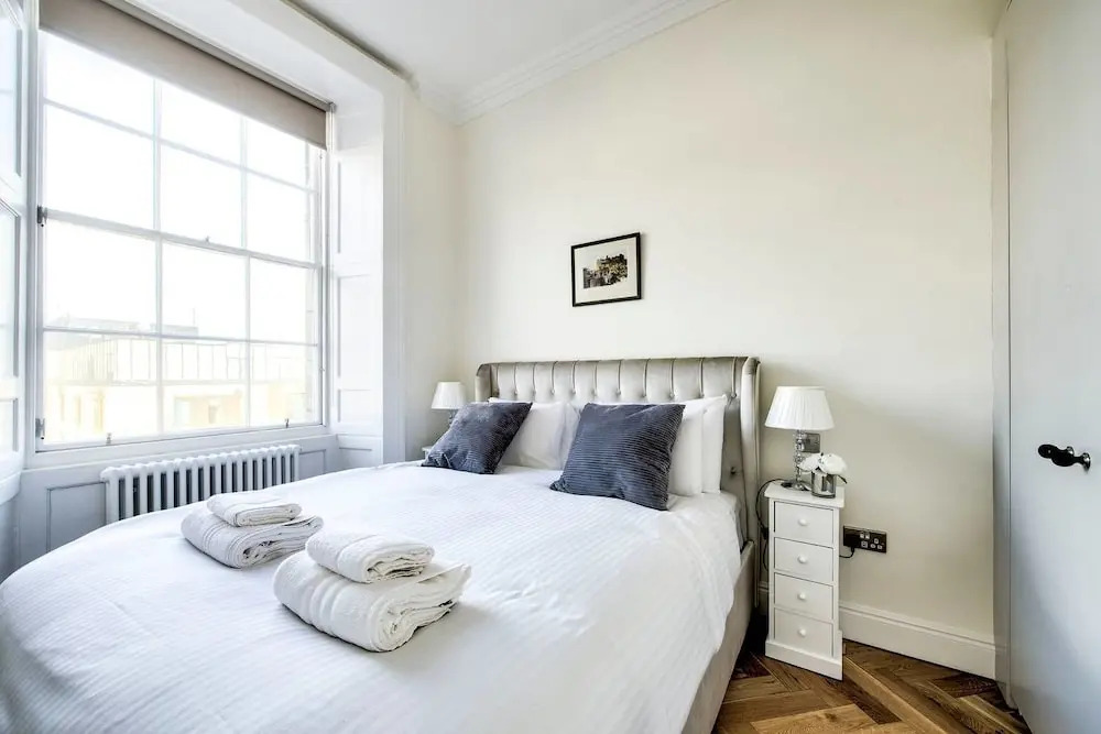 Modern Home 5 Minutes Walk From Princes Street