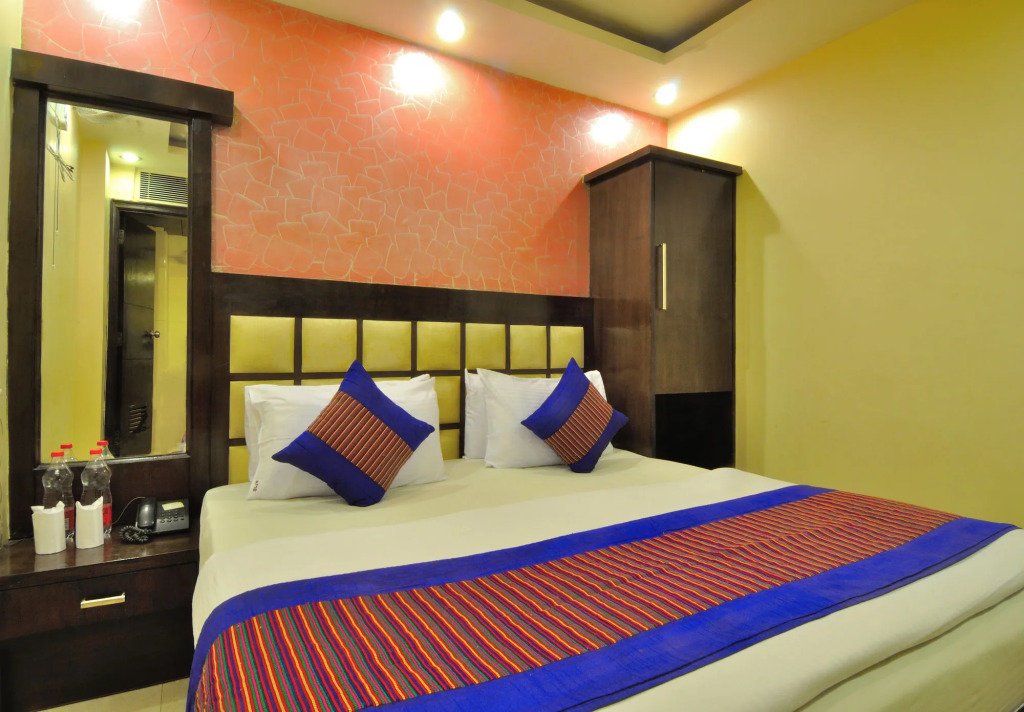 Hotel Gold Palace - 03 Mins Walk From New Delhi Railway Station
