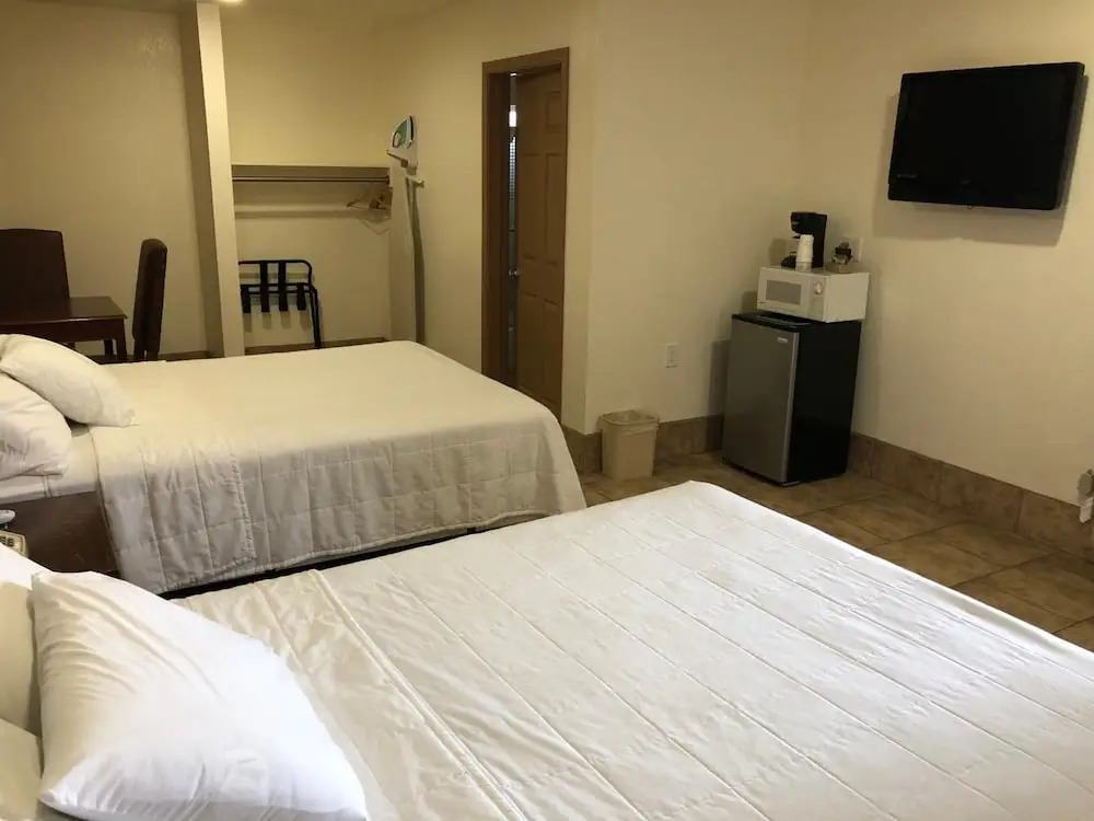 Topper Motel