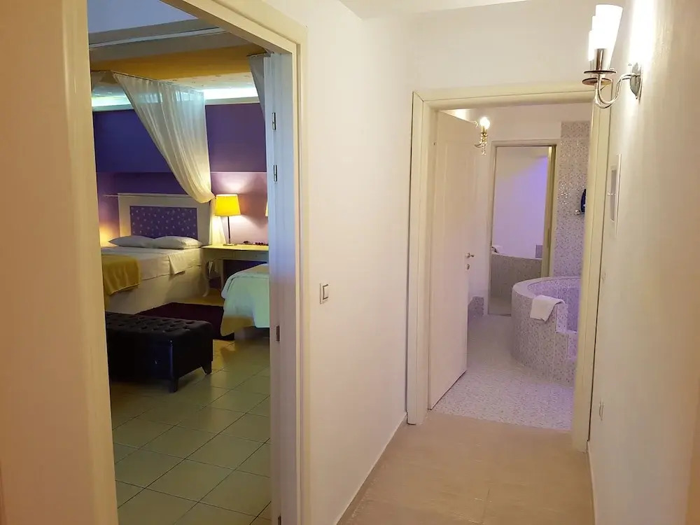 The golden brown luxury guesthouse