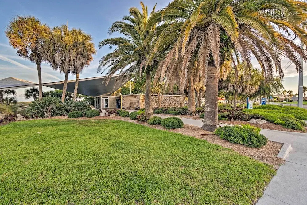 Updated Apartment Walking Distance to Venice Beach