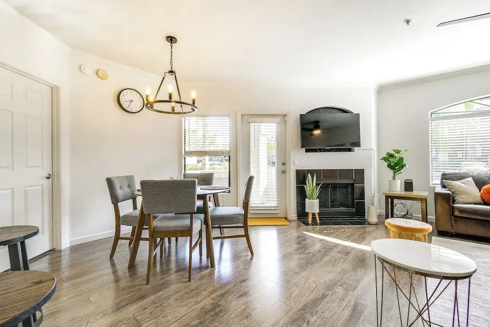 3 Mi to Tpc: Chic Condo w/ Pool Access & Grills