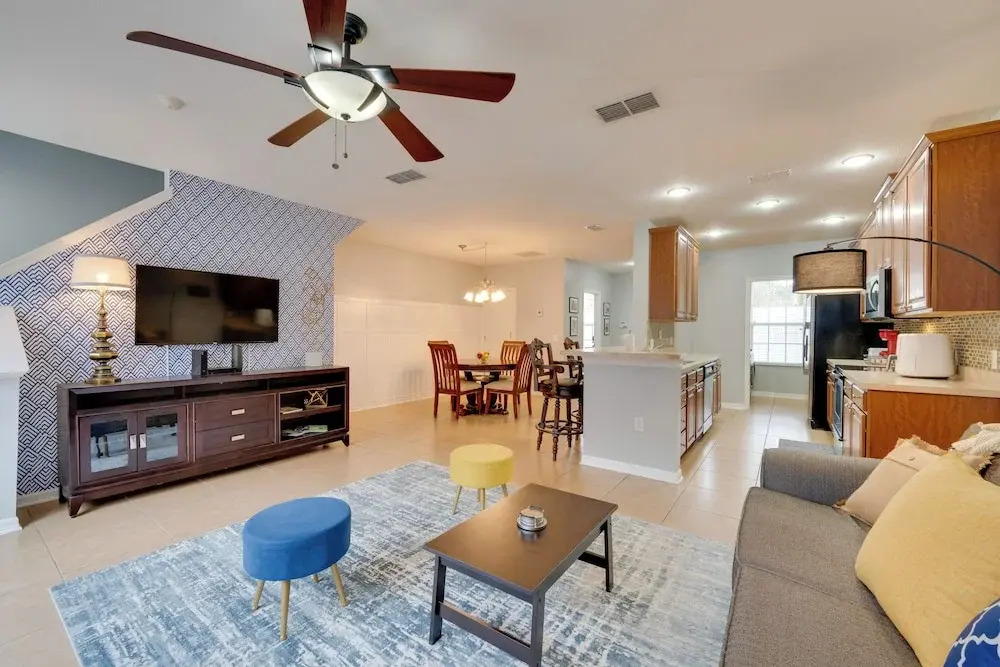 15 Mi to Disney: Kissimmee Townhome w/ Patio