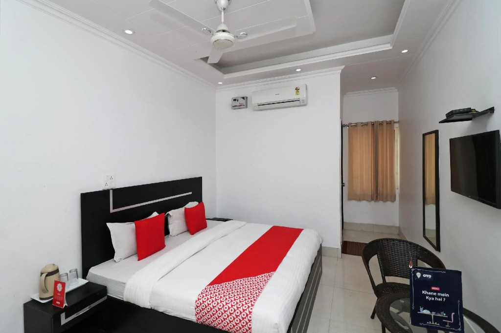 The Reverend by OYO Rooms