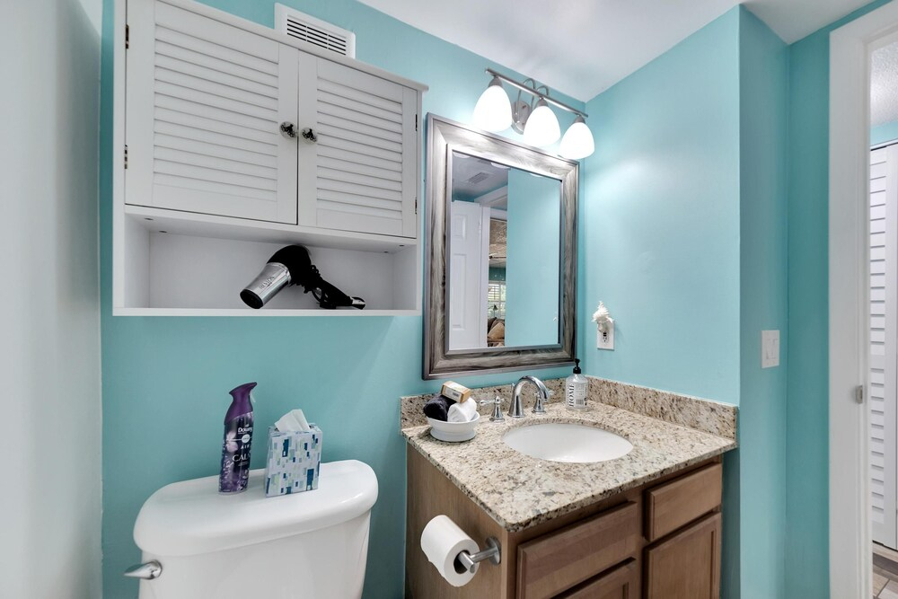 Newly Renovated 2 Beds 2 Baths Condo in St Pete Beach