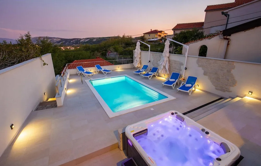 Stunning Home in Lopar with Outdoor Swimming Pool, Hot Tub & 4 Bedrooms