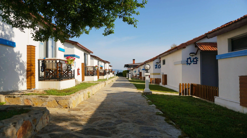 Maya Bistro Hotel & Beach