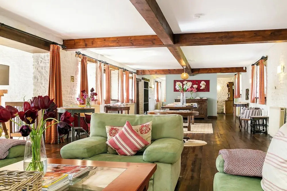 Stunning Barn Conversion - Rural Setting