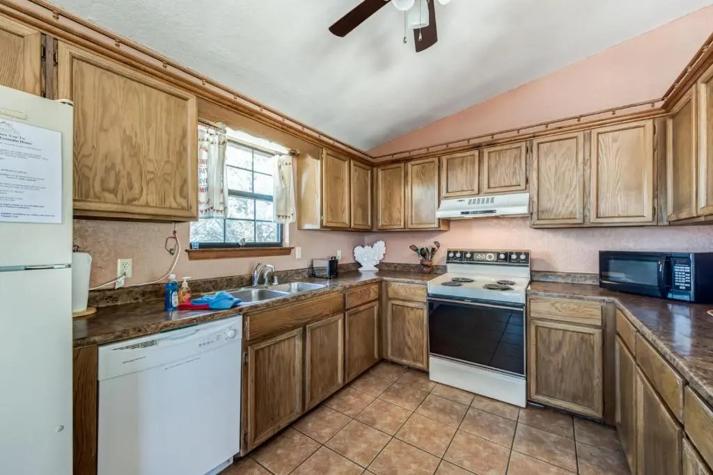 2 Sisters Mountain Home, 3 Bedrooms, Sleeps 10, View, Game Room, Hot Tub