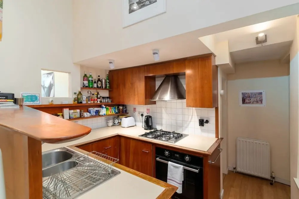 Charming 2 Bed Home In West Kensington Fits 4