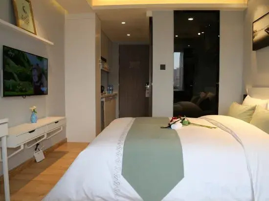 Modern Aegean Sea Hotel (Xi'an Western Engineering University Xikeda Lintong Campus Subway Station)