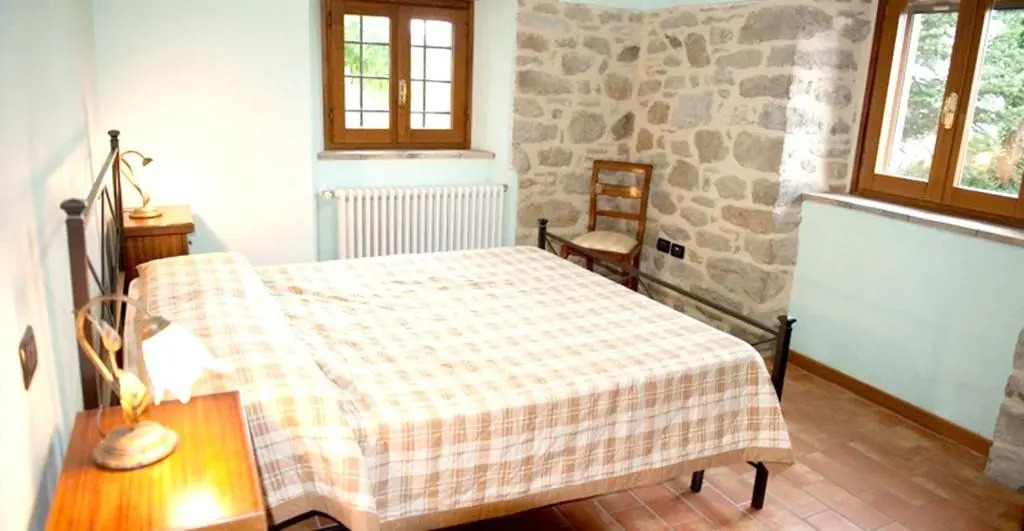 One bedroom appartement with shared pool enclosed garden and wifi at Caprese Michelangelo