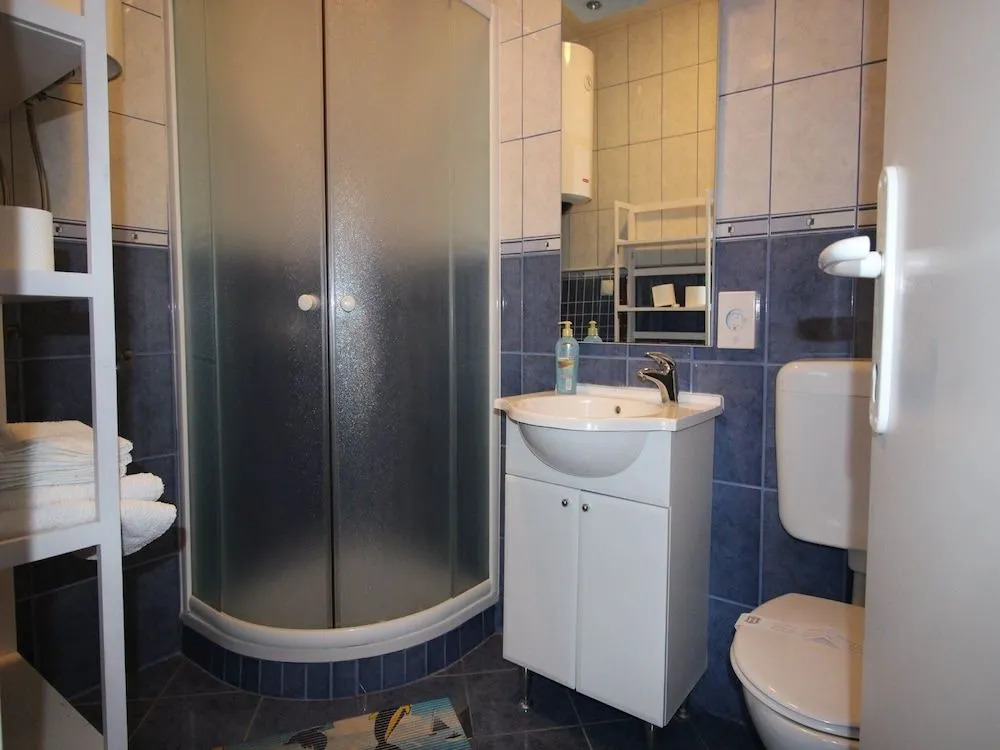 Apartments Roza 1-2