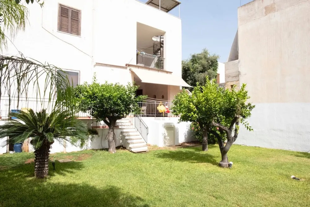 Casa Lisa a due passi dal mare con ampio giardino