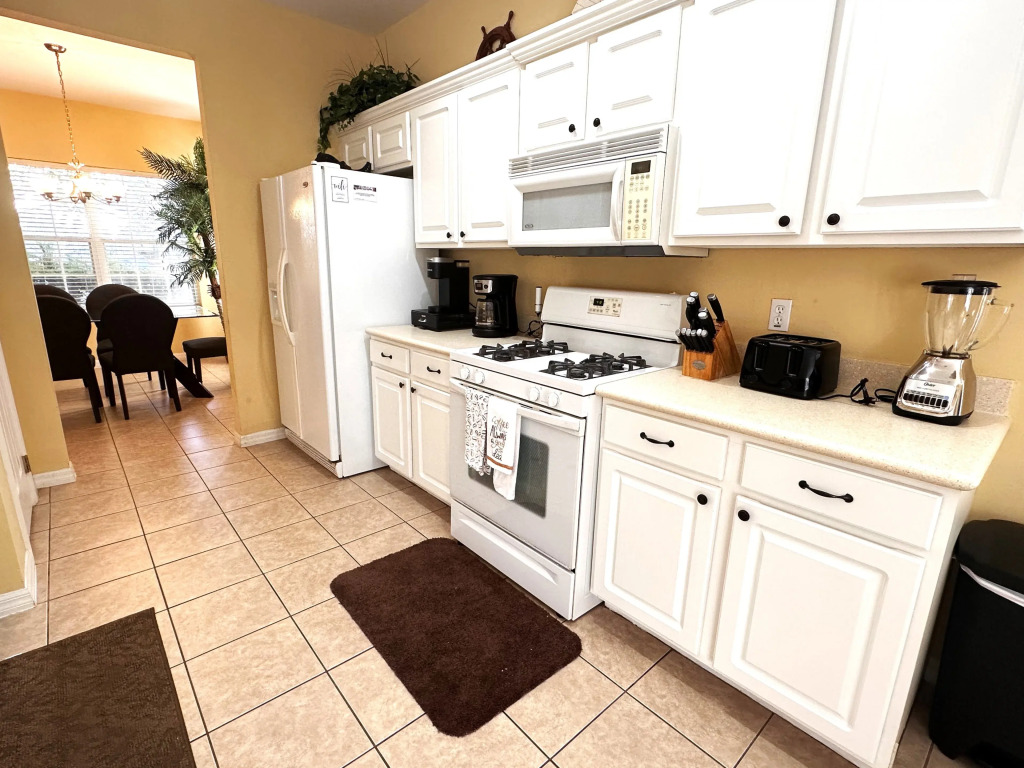 Amazing 5 Bd Home Only 8 Min From Disney 5 Bedroom Villa by RedAwning