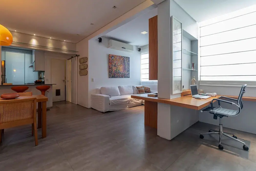 Leblon | 5 min da Praia, com workspace e perto do comércio do bairro - por Casapē Rio